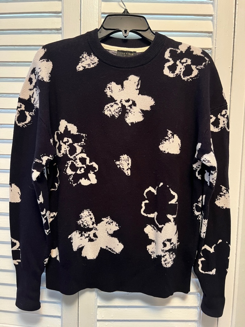 Ted Baker Women’s Dark Navy Crewneck Sweater with White Floral Motif size 6US